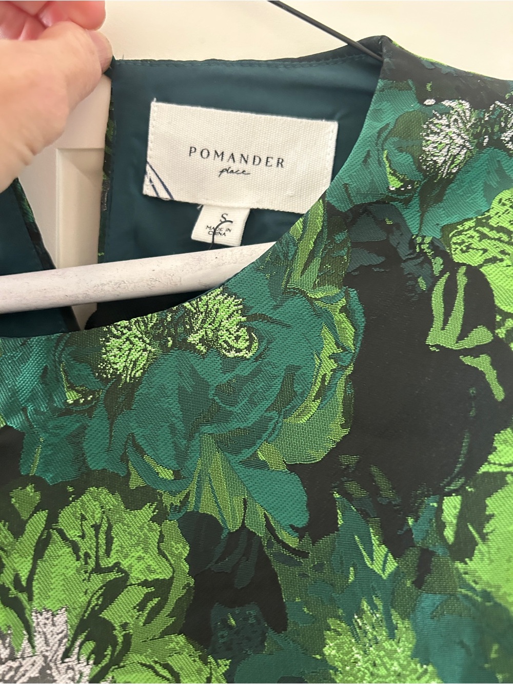 NWT TUCKERNUCK green floral jacquard puff sleeve Lyla blouse size small - Picture 4 of 4